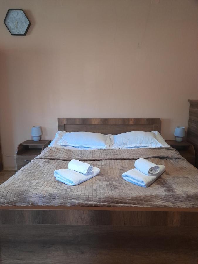 Lela Guest House Mestia Buitenkant foto