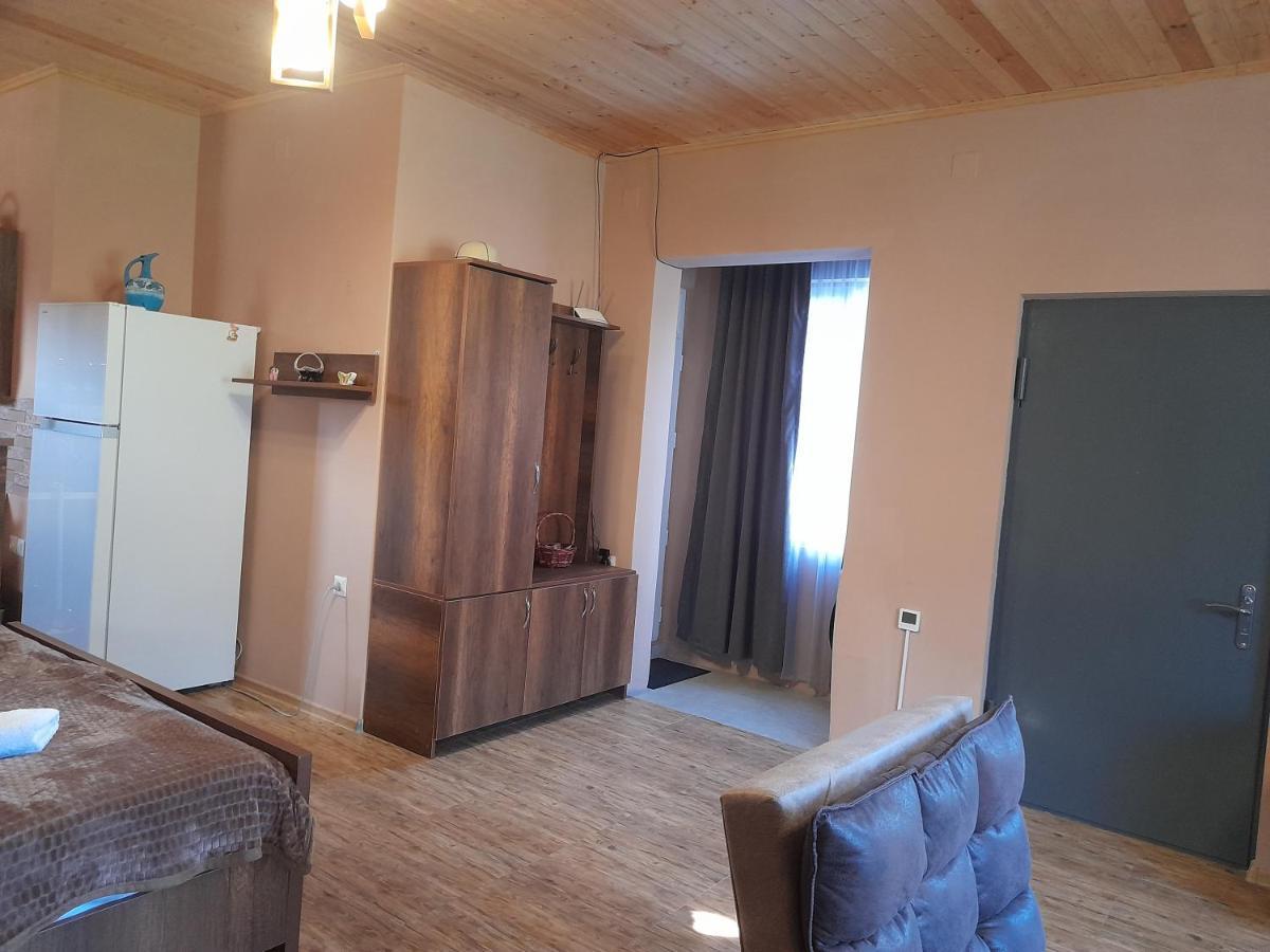 Lela Guest House Mestia Buitenkant foto