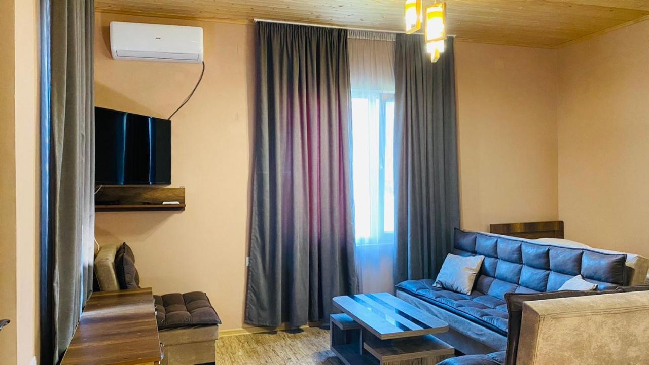 Lela Guest House Mestia Buitenkant foto