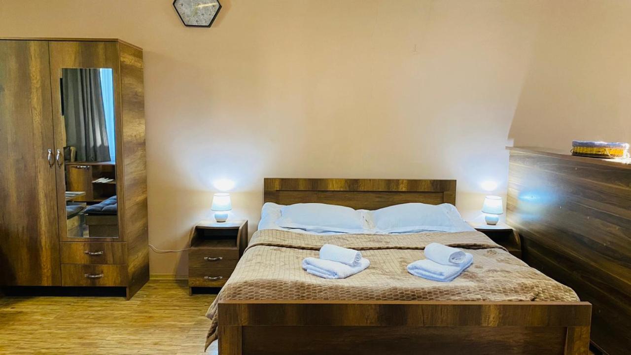 Lela Guest House Mestia Buitenkant foto